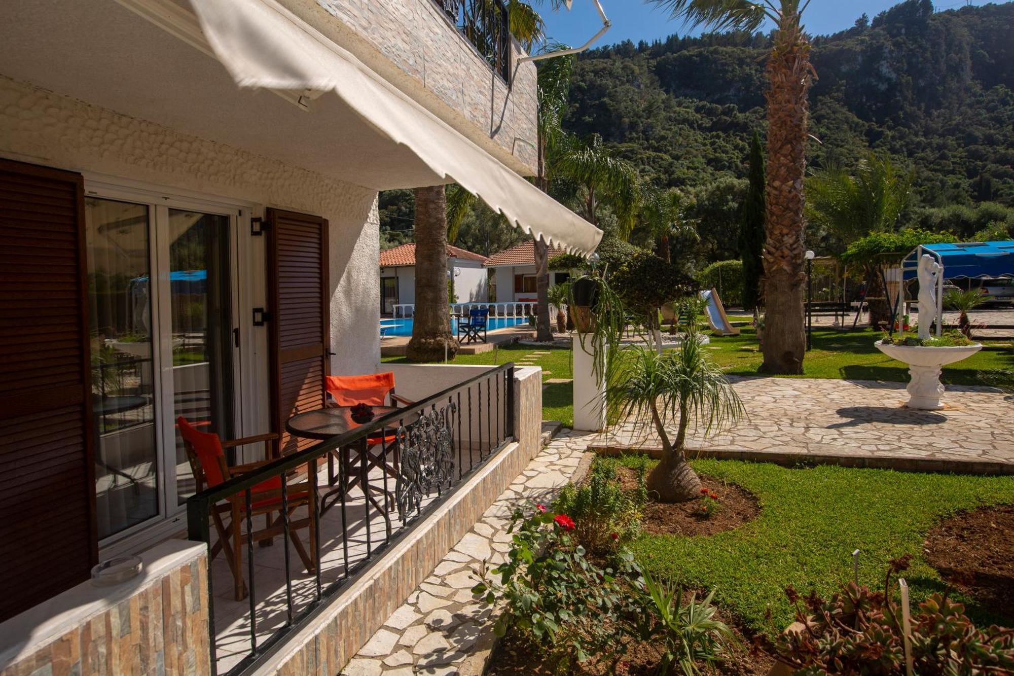Villa Dimitris Apartments & Bungalows Frinion Exterior photo