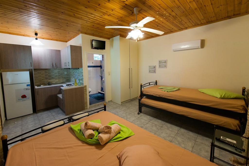 Villa Dimitris Apartments & Bungalows Frinion Exterior photo